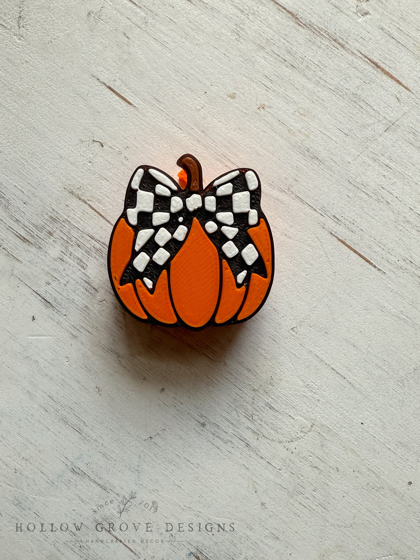 Checkered Bow Pumpkin Straw Charm